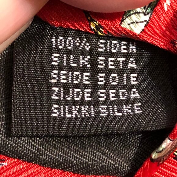 Cape Cod Neckwear Red Fish and Lure Men's Tie 100% Silk Red - Picture 3 of 4